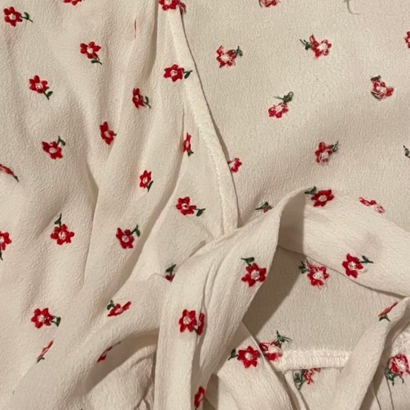 Brandy Melville flowy tie top - Picture 3 of 4